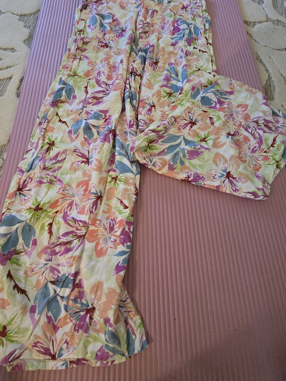 Roxy Floral Wide-Leg Pants in Pastel Multi